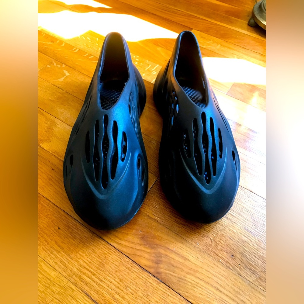 New Black Yeezy Foam Runners! 10